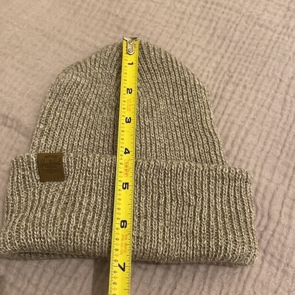 Herschel hat . - Picture 4 of 10